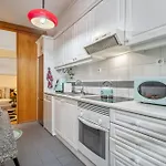 Vintage Apartment *